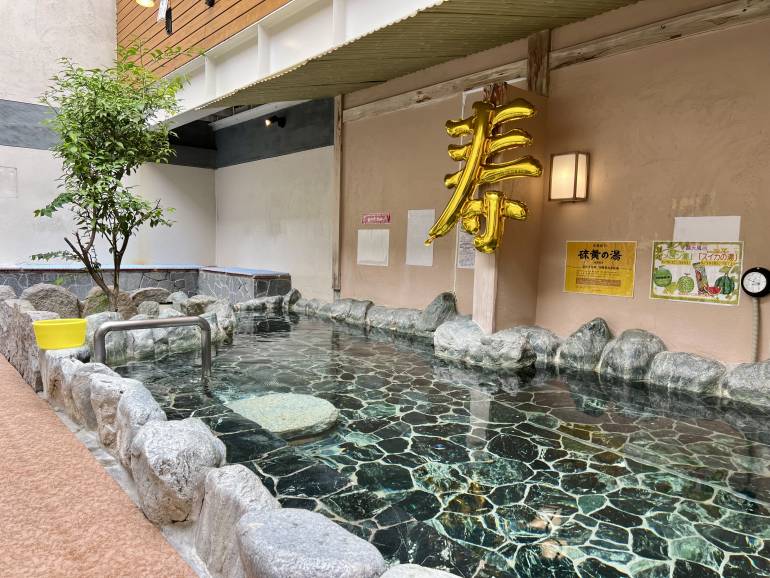 Outdoor bath at Kotobuki-yu, men's side
