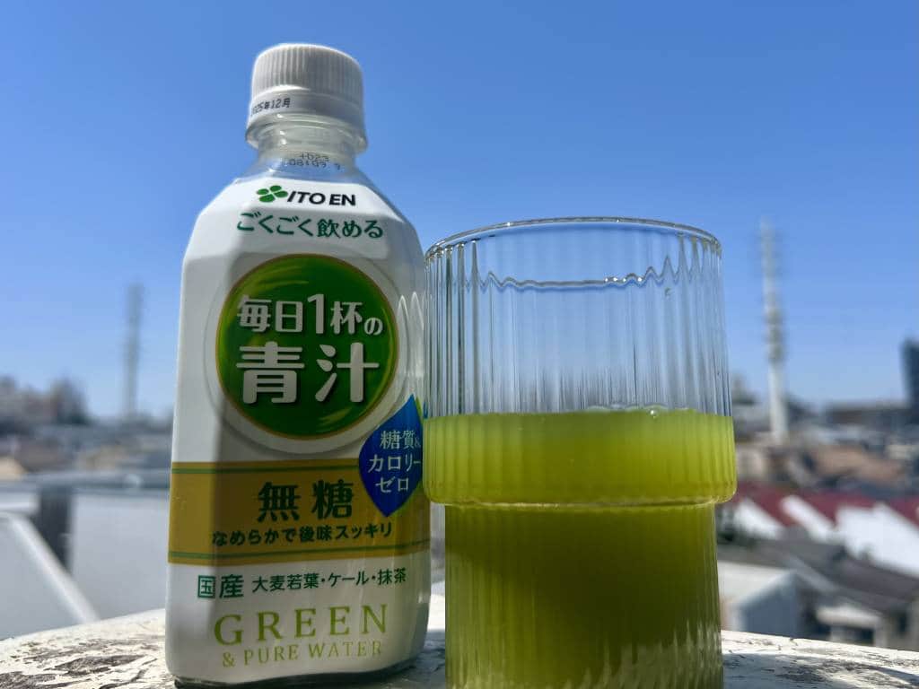 A glass full of Aojiru