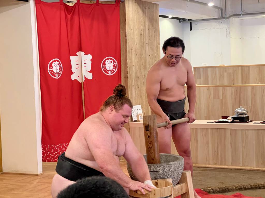 Mochi pounding at Sumoland