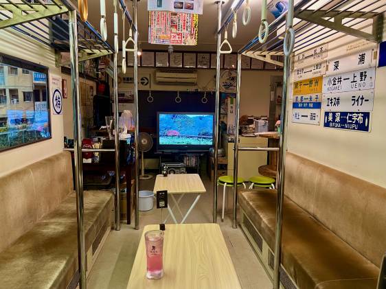 train-themed izakaya