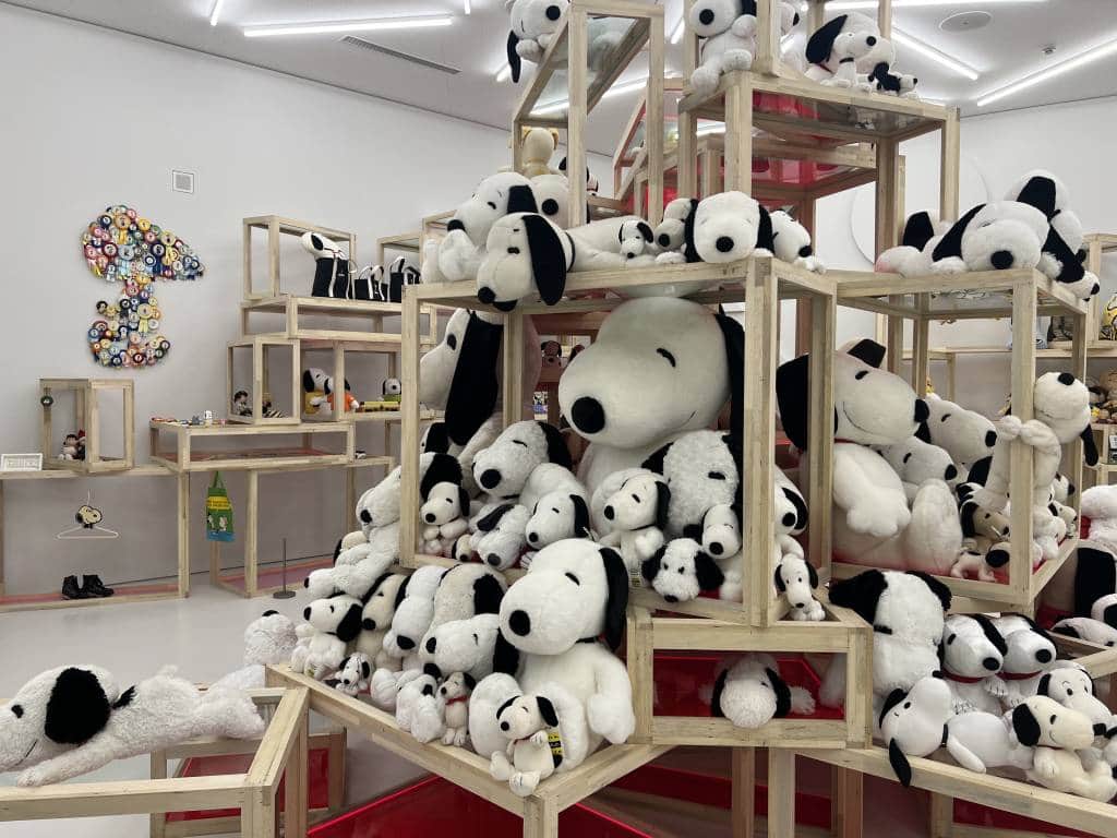 Large display of Snoopy plushies at Snoopy Museum Tokyo
