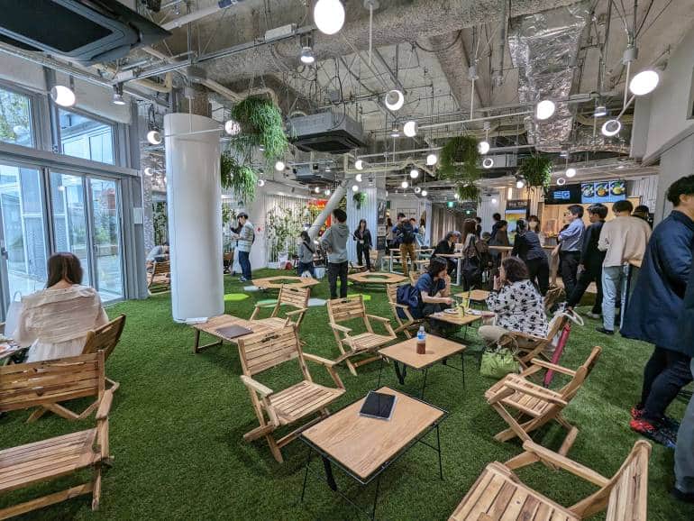 eating space with chairs in Harakado