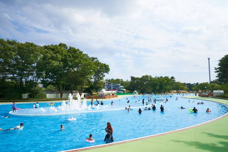 seibuen amusement park pool